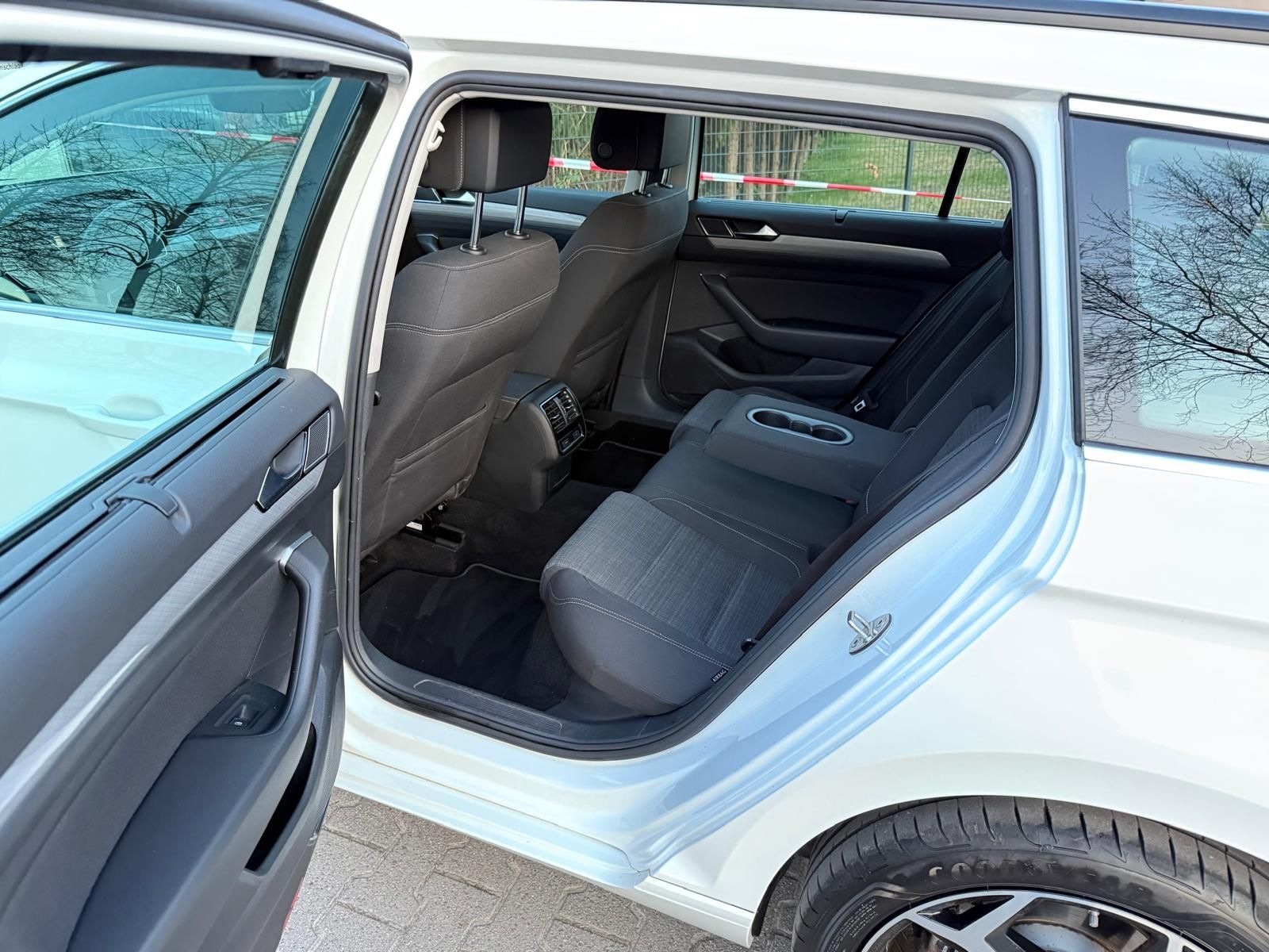 Volkswagen Passat Variant 2.0 TSI OPF 140kW DSG Busines... foto 10