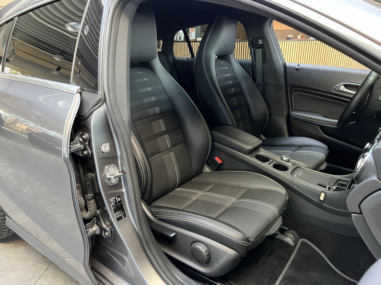 Mercedes-Benz CLA CLA 200 SPB Aut Urban Navi LED-Xen PDC foto 26