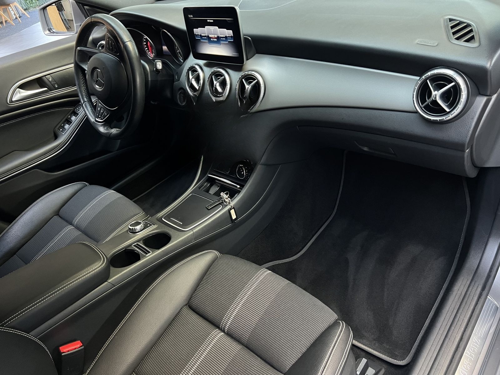 Mercedes-Benz CLA CLA 200 SPB Aut Urban Navi LED-Xen PDC foto 29