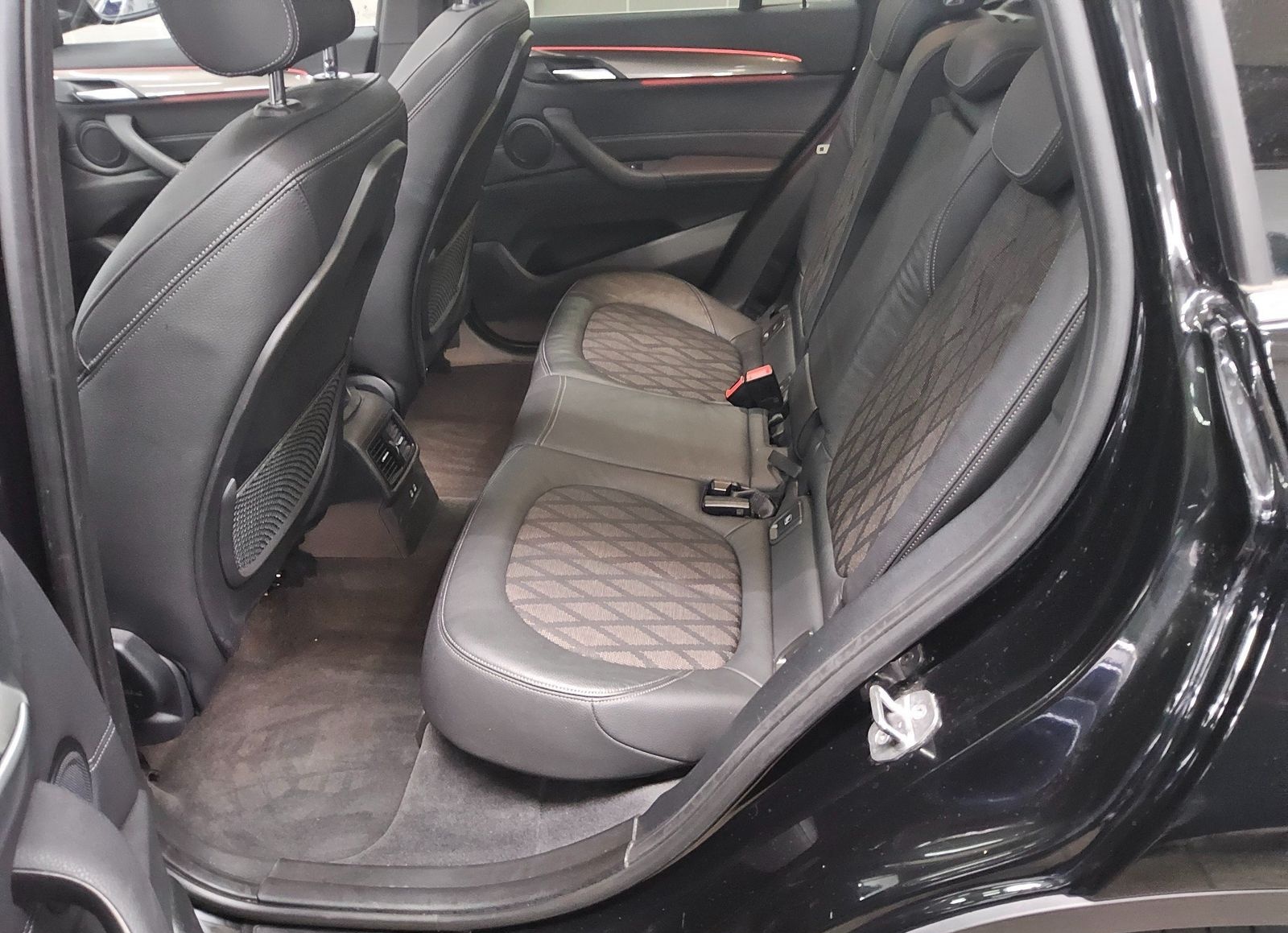 BMW X1 sDrive18d X-Line T-Leder Navi LED+ Pano AHK foto 13