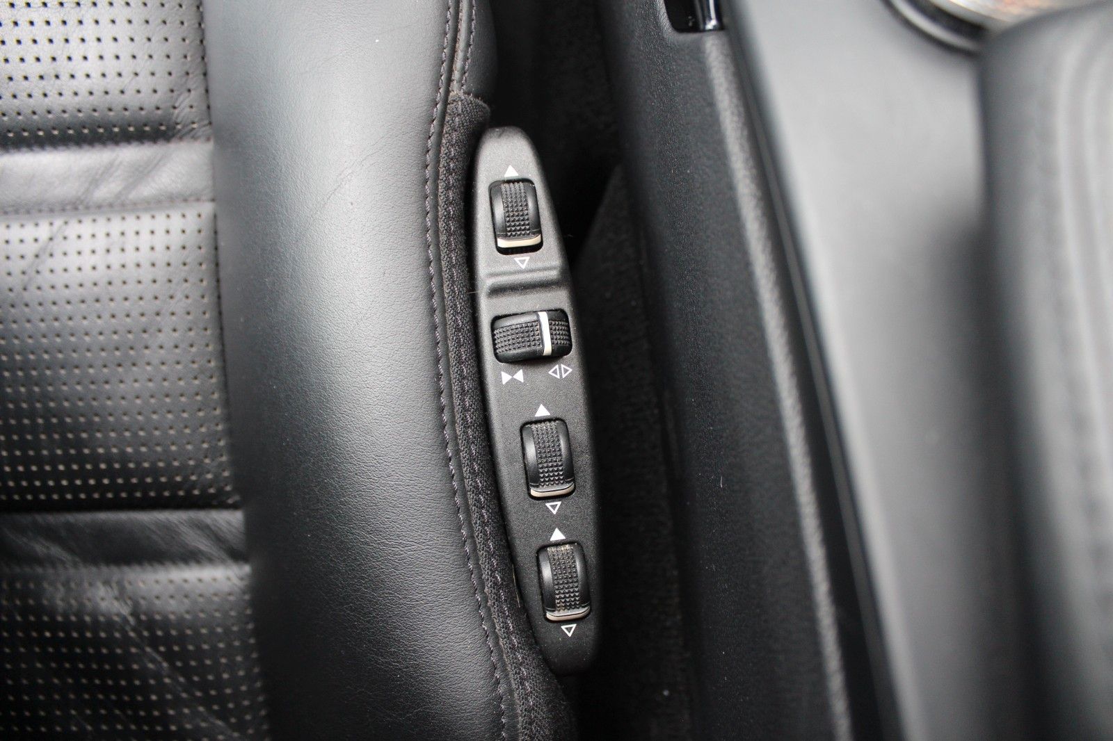 Mercedes-Benz E 63 AMG T Exklusiv Nachtsicht*Panorama*Distroni foto 23