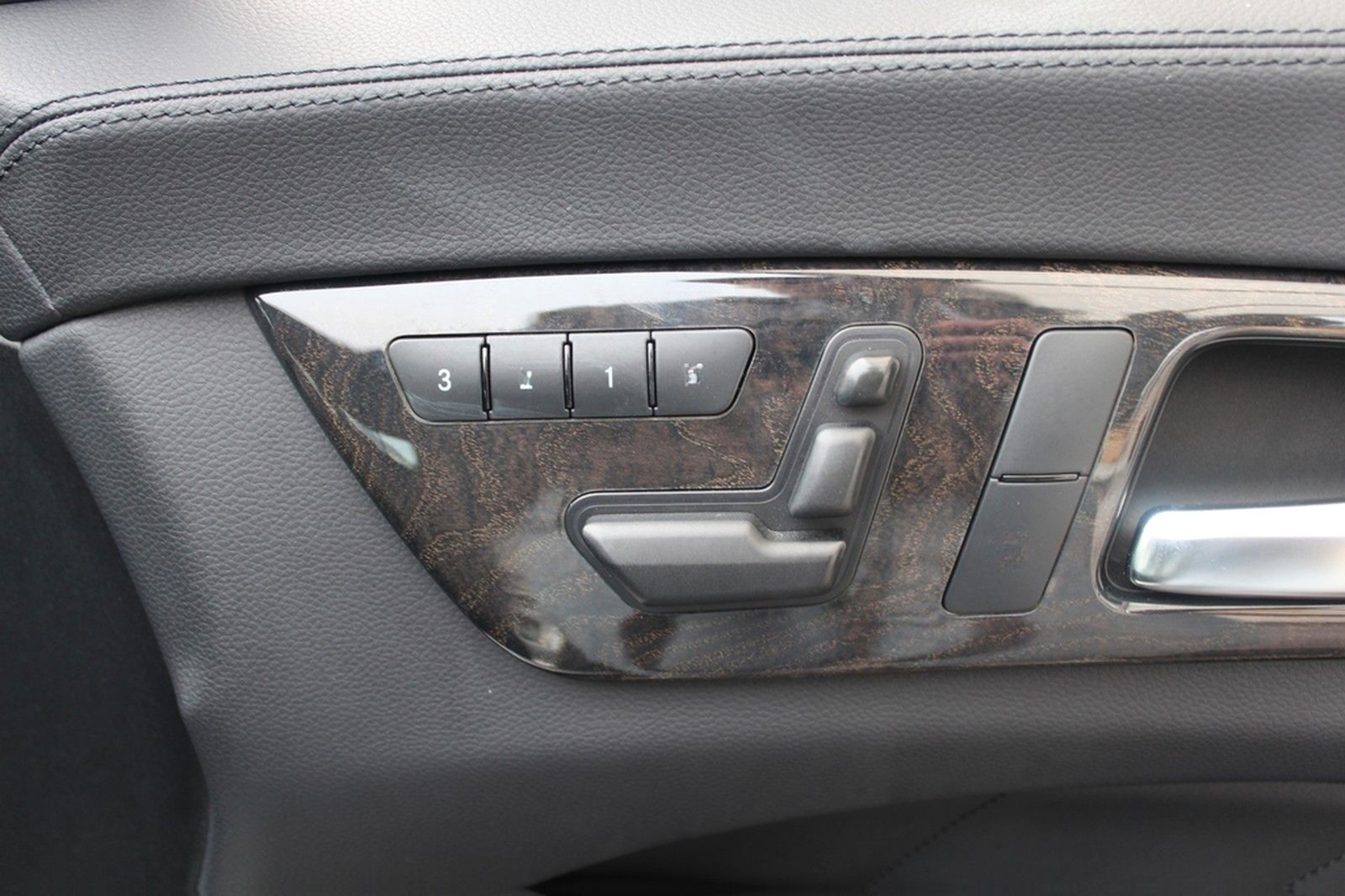 Mercedes-Benz CLS 350 CGI Distronic*Leder*Memory*R-Kamera*LED foto 24