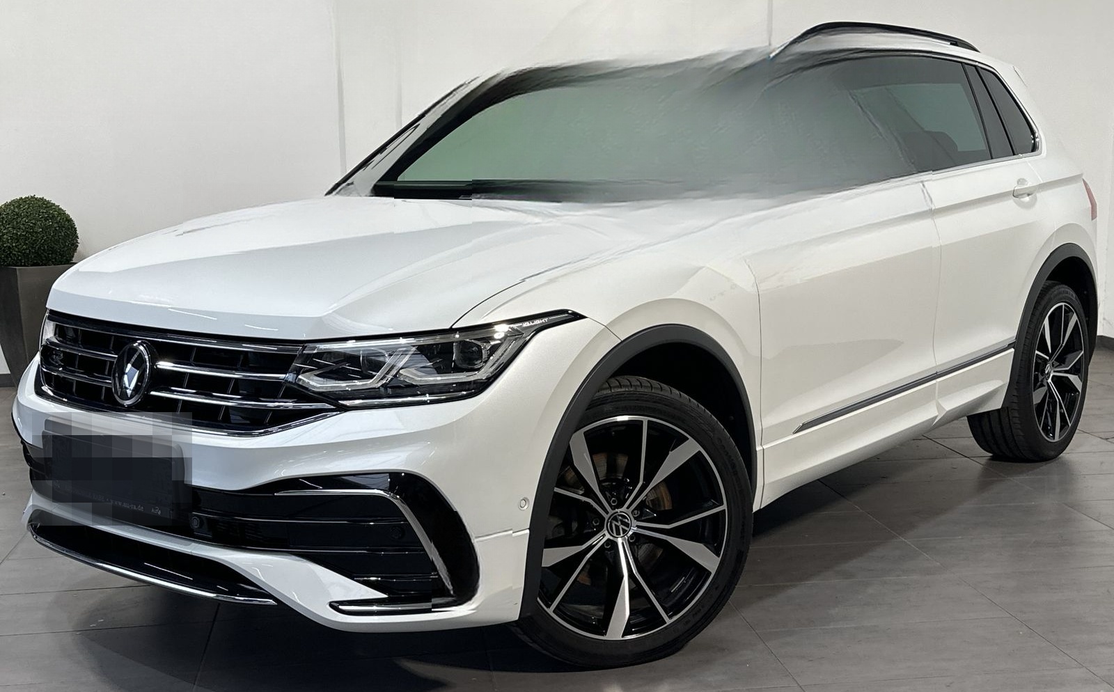 Volkswagen Tiguan R-Line 4M NAV+IQ-LIGHT+PANO+20ZO+360°+ACC foto 2