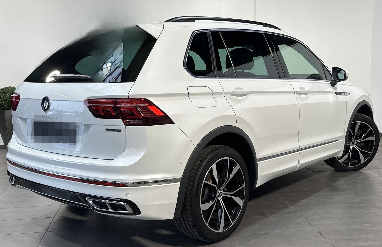 Volkswagen Tiguan R-Line 4M NAV+IQ-LIGHT+PANO+20ZO+360°+ACC foto 4