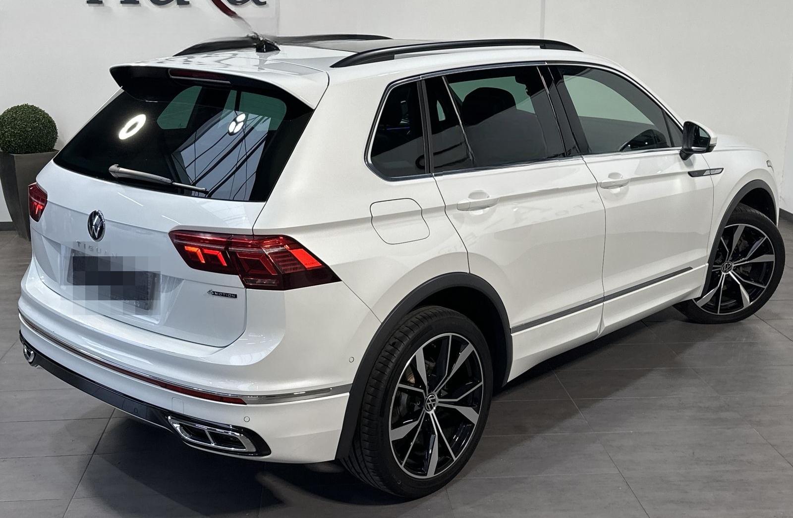 Volkswagen Tiguan R-Line 4M NAV+IQ-LIGHT+PANO+20ZO+360°+ACC foto 5