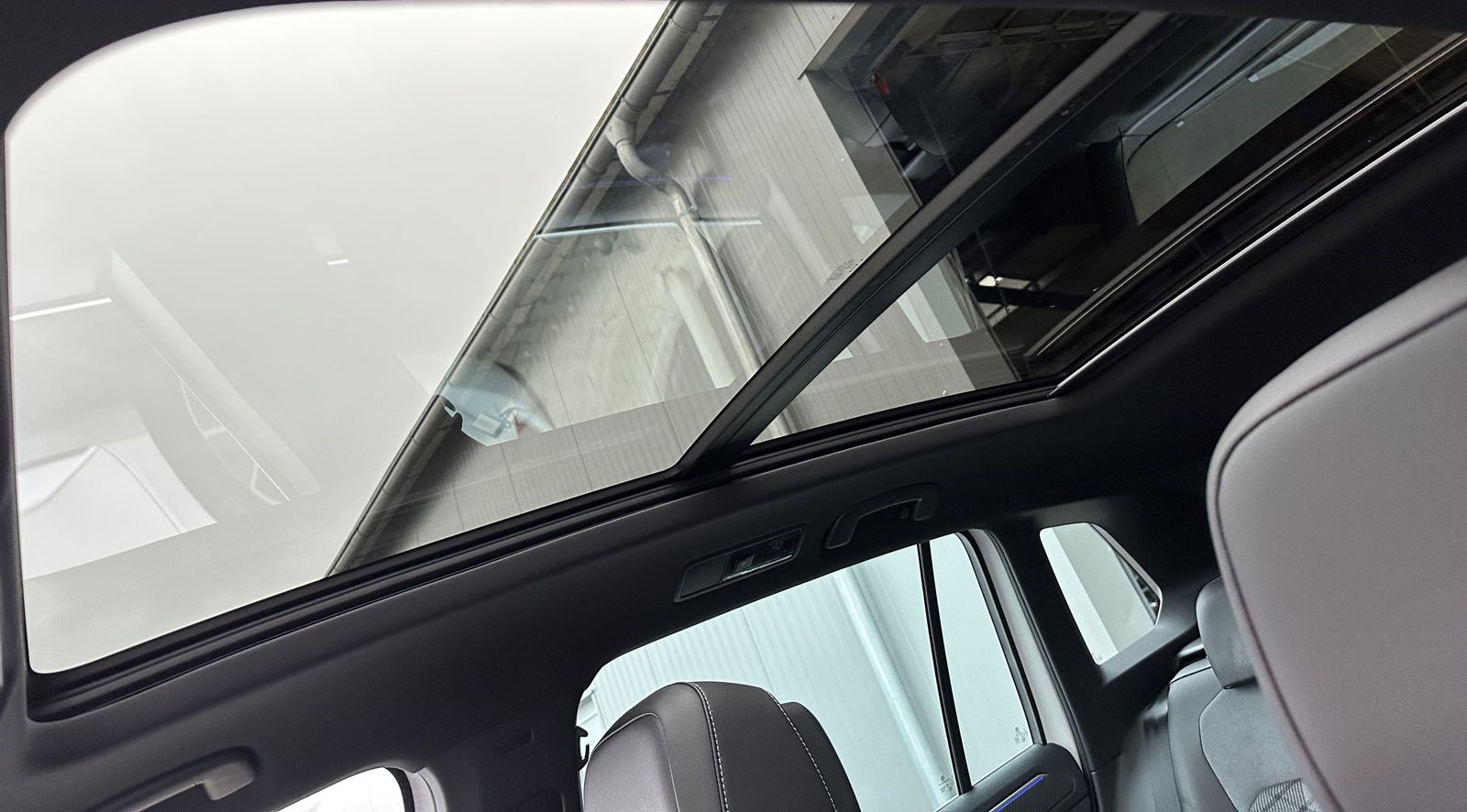 Volkswagen Tiguan R-Line 4M NAV+IQ-LIGHT+PANO+20ZO+360°+ACC foto 10