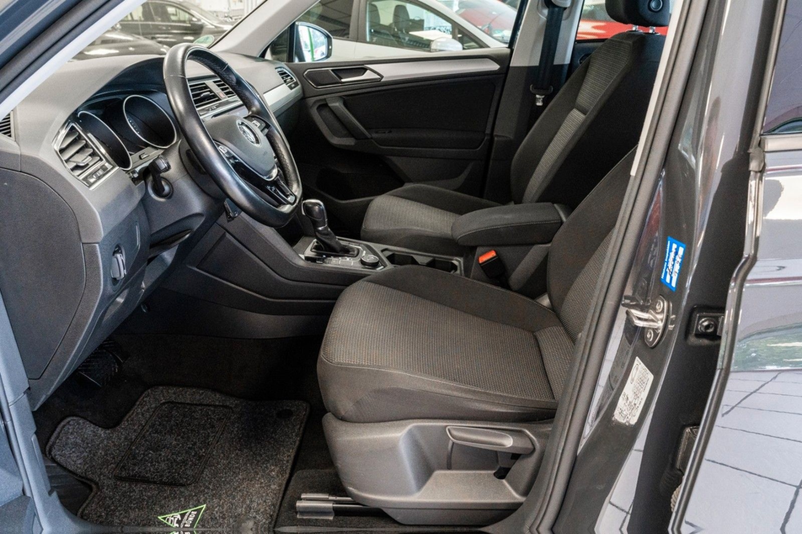 Volkswagen Tiguan 4Motion 1.4 Benzin Automatik AHK Navi PDC foto 16