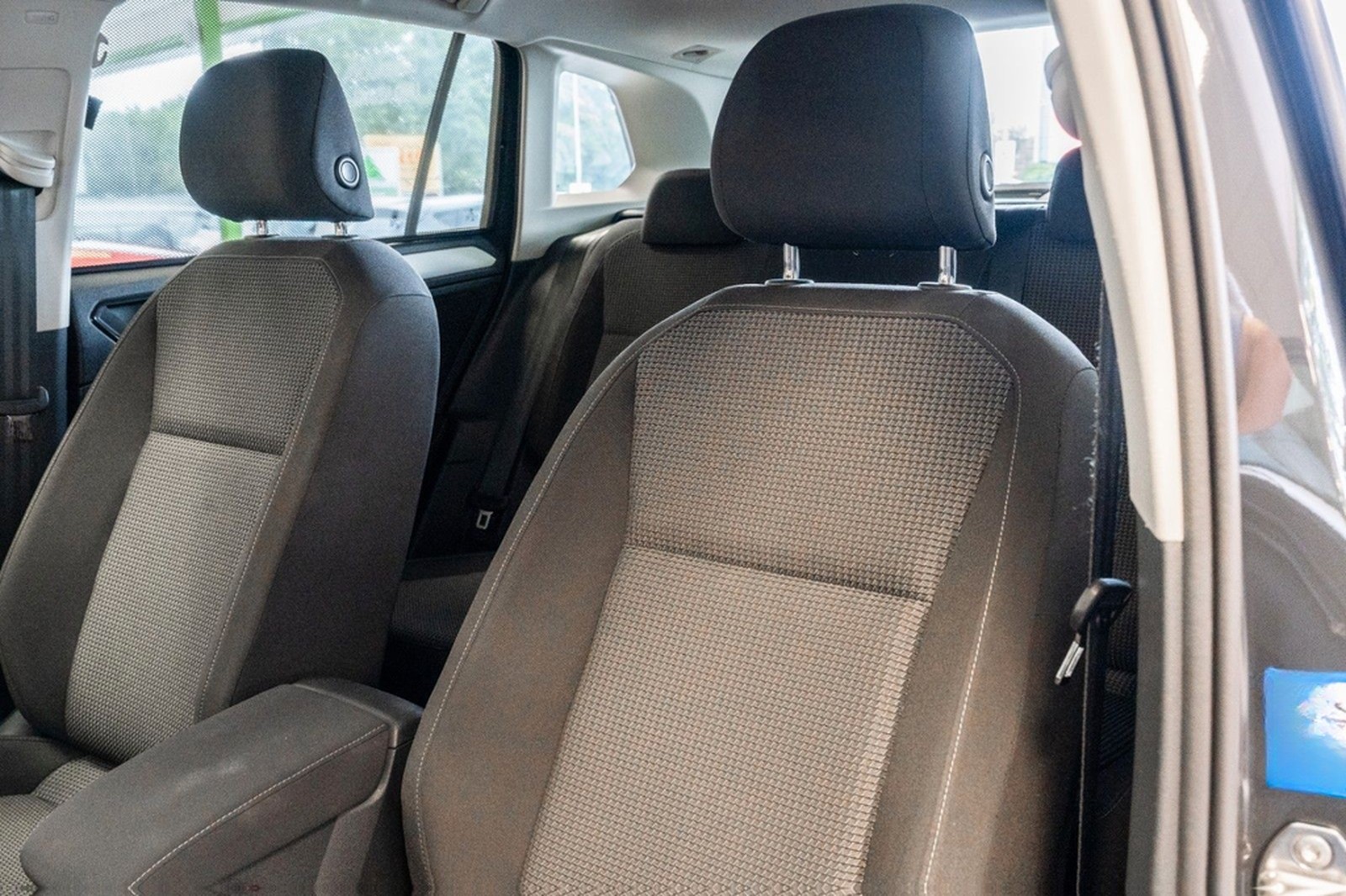 Volkswagen Tiguan 4Motion 1.4 Benzin Automatik AHK Navi PDC foto 18