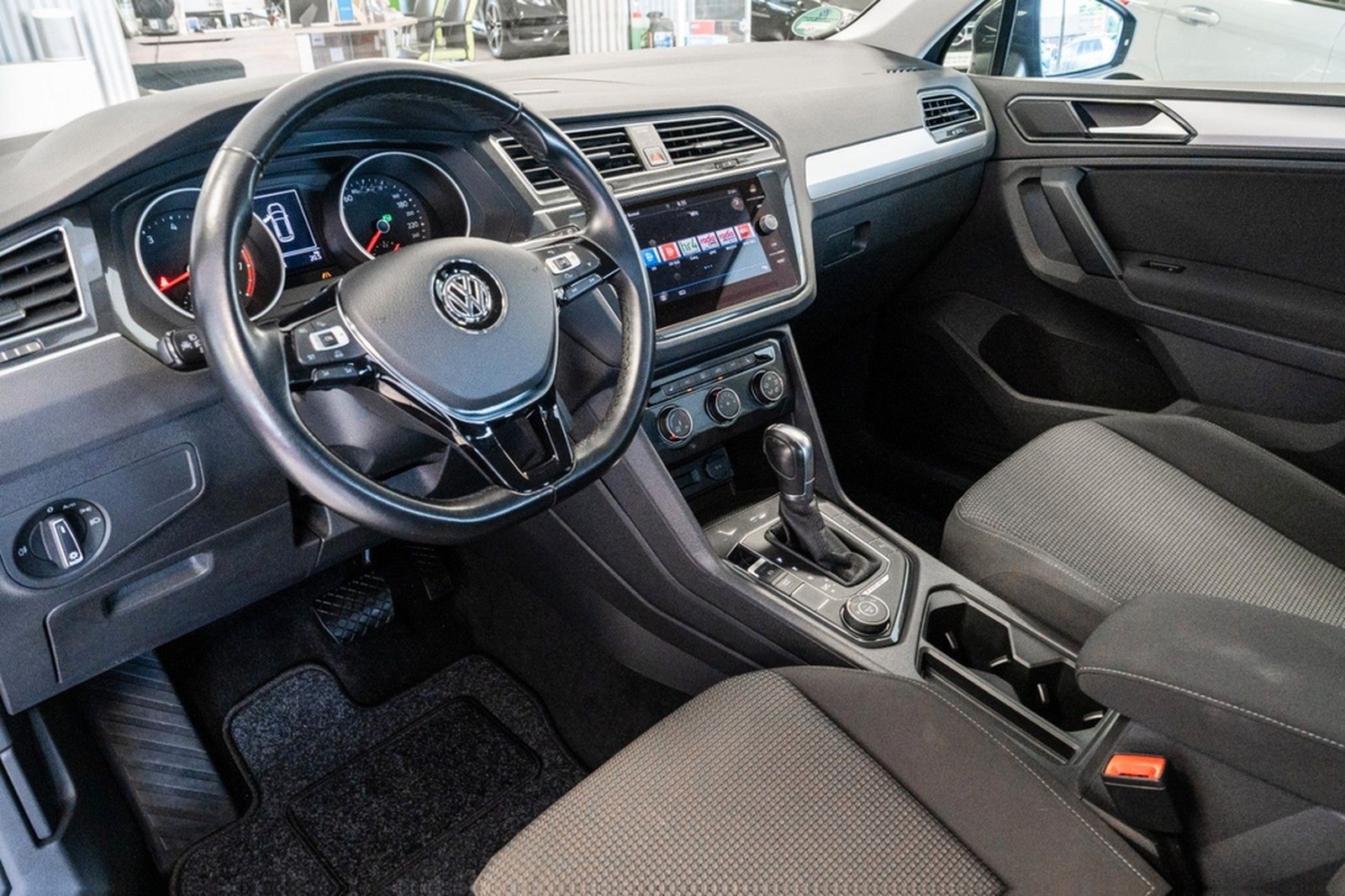 Volkswagen Tiguan 4Motion 1.4 Benzin Automatik AHK Navi PDC foto 19