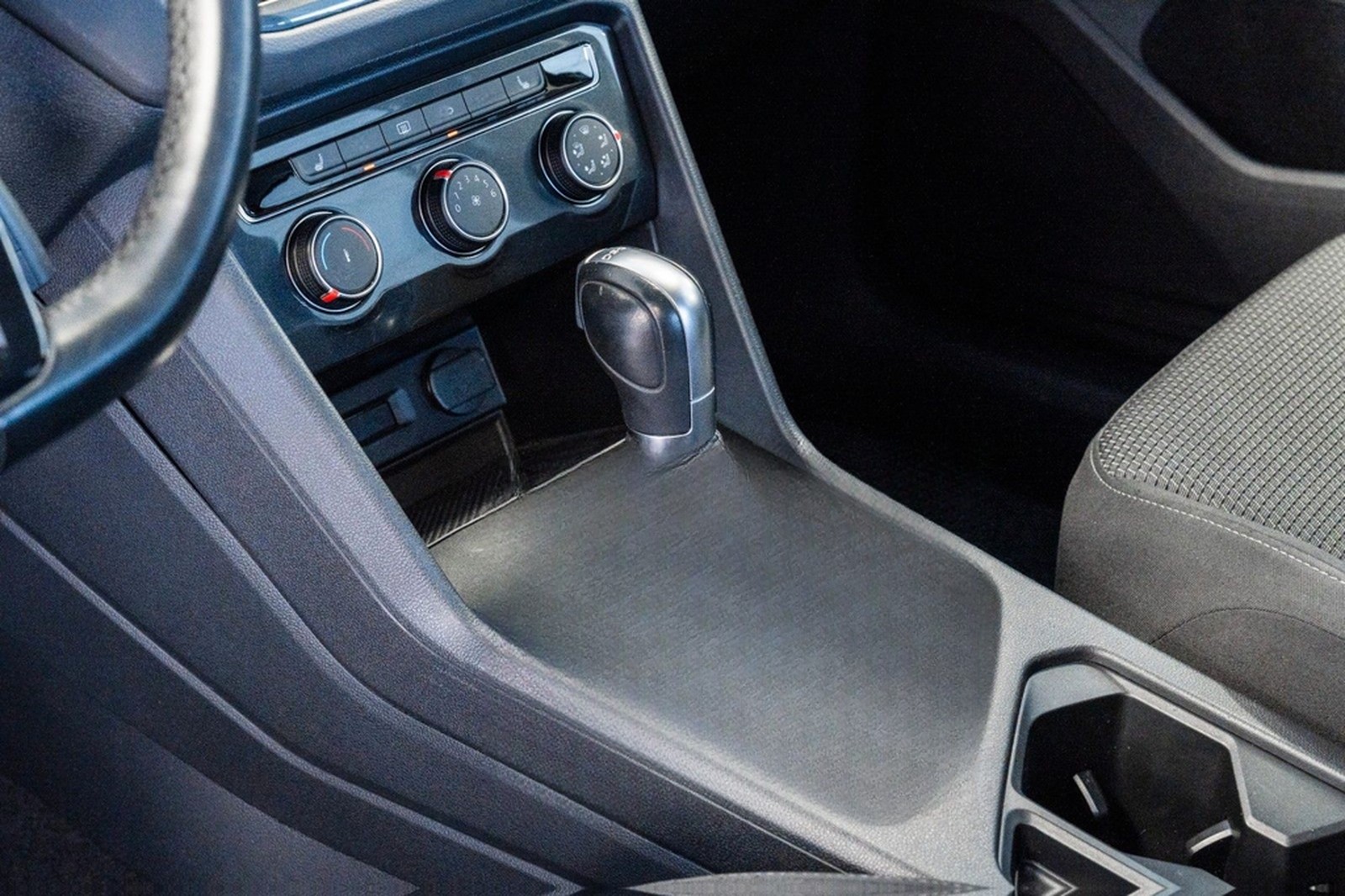 Volkswagen Tiguan 4Motion 1.4 Benzin Automatik AHK Navi PDC foto 20