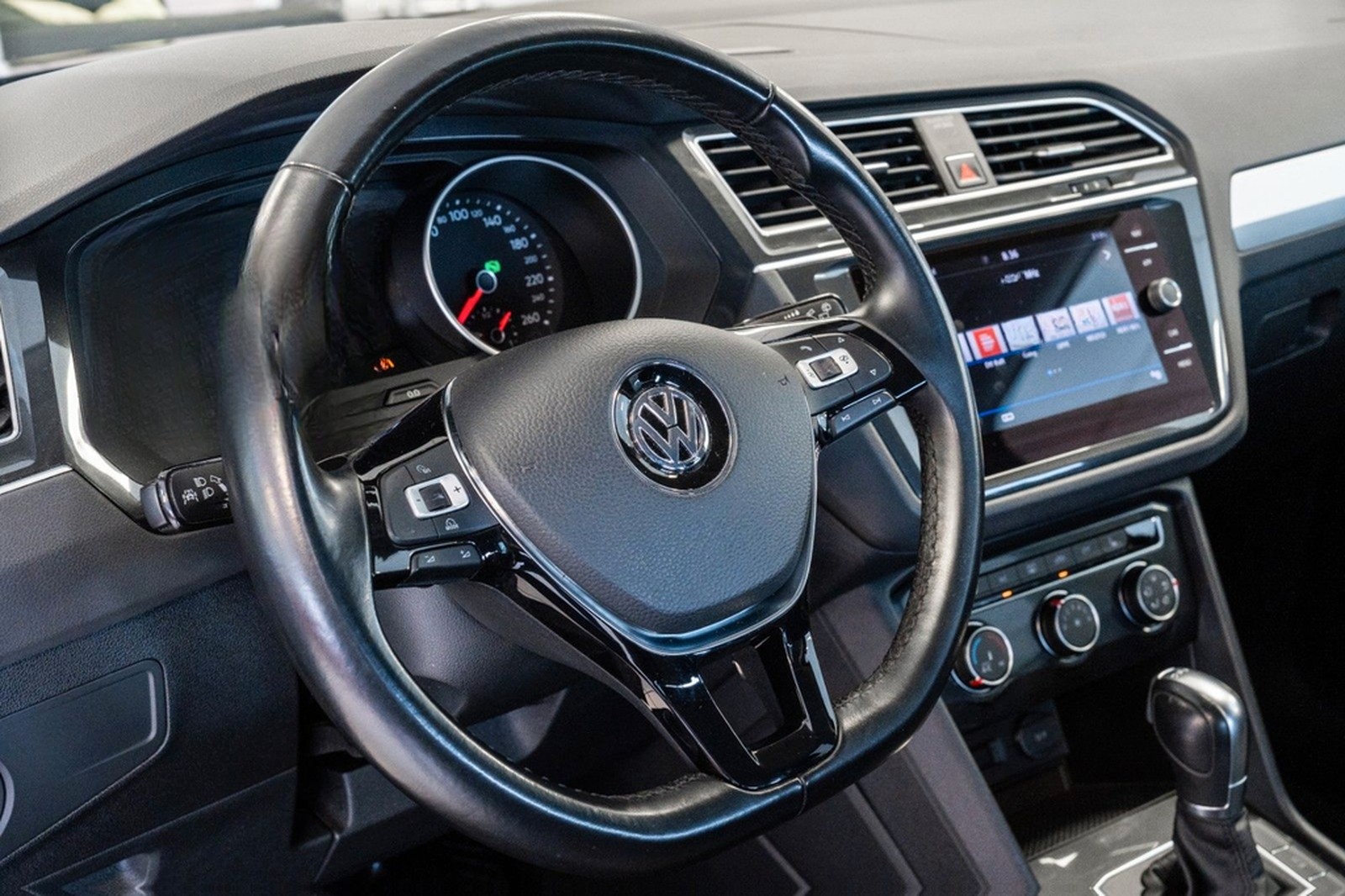 Volkswagen Tiguan 4Motion 1.4 Benzin Automatik AHK Navi PDC foto 21