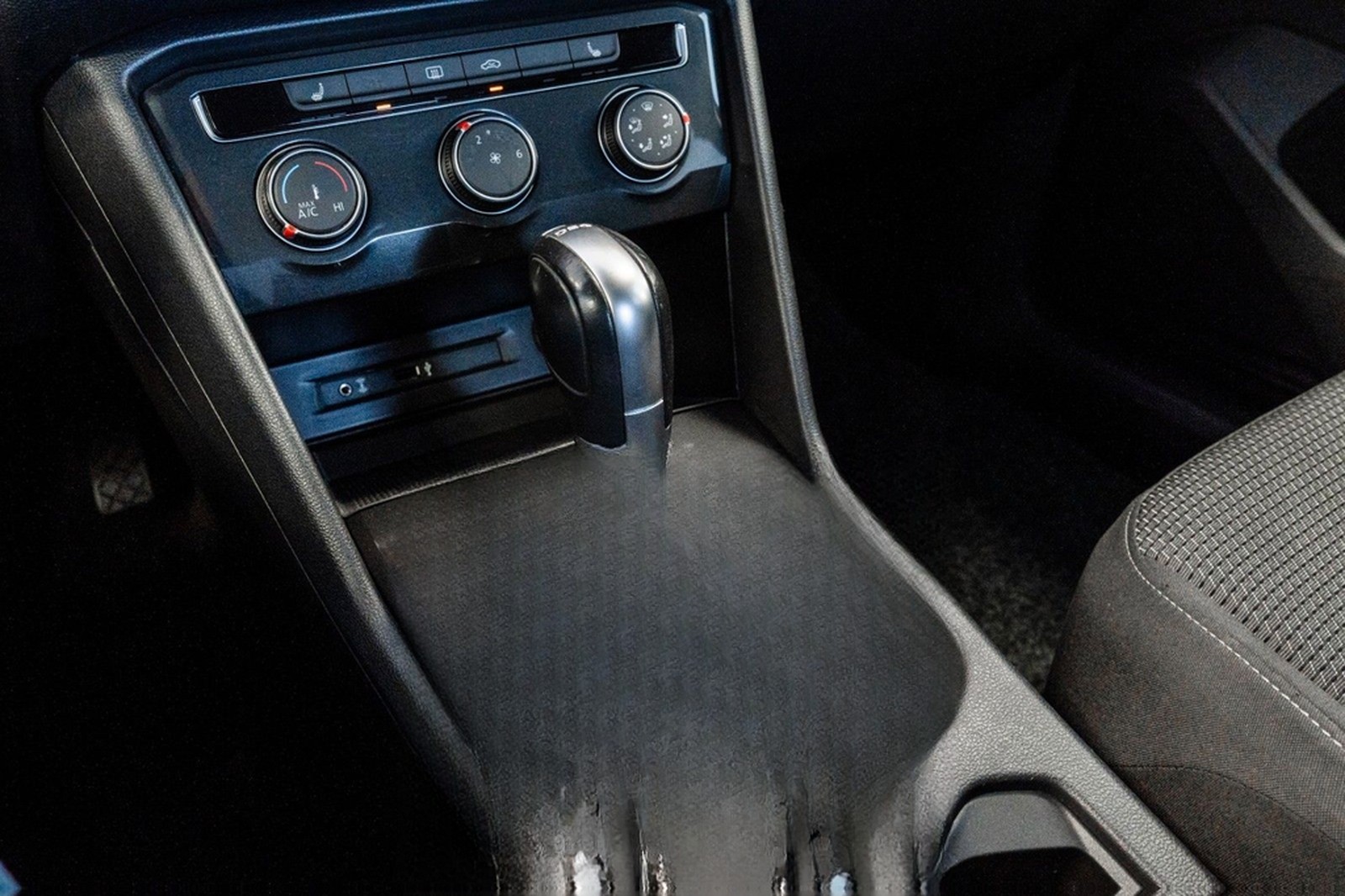 Volkswagen Tiguan 4Motion 1.4 Benzin Automatik AHK Navi PDC foto 28