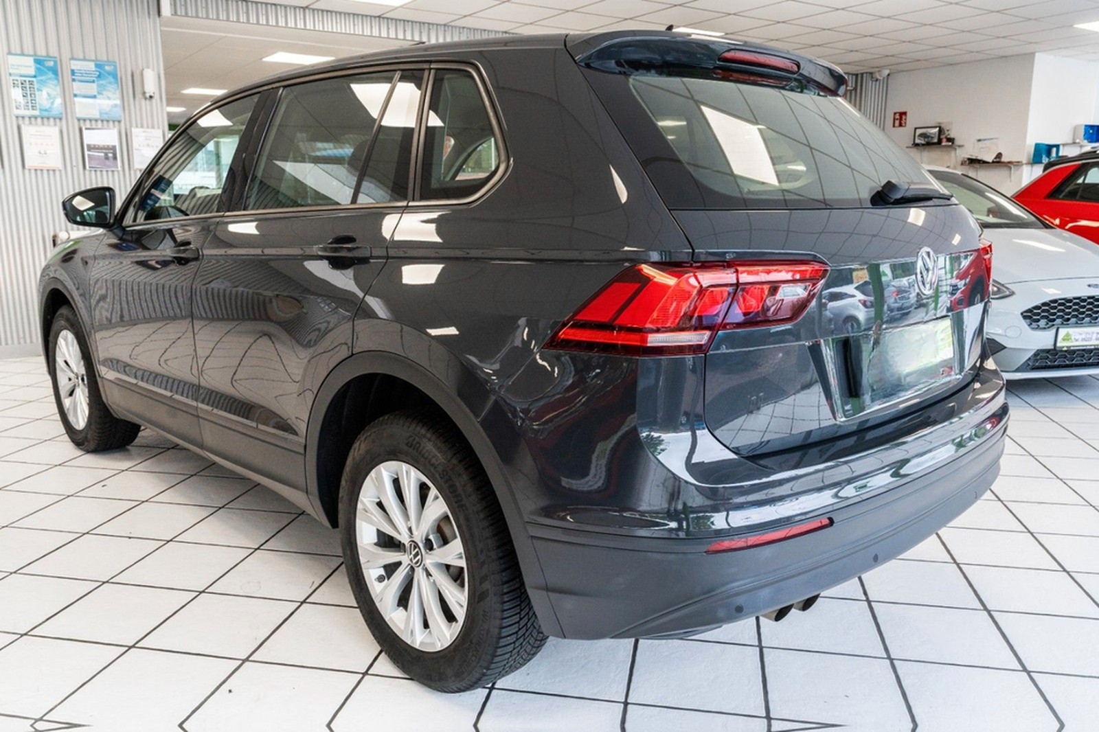 Volkswagen Tiguan 4Motion 1.4 Benzin Automatik AHK Navi PDC foto 10