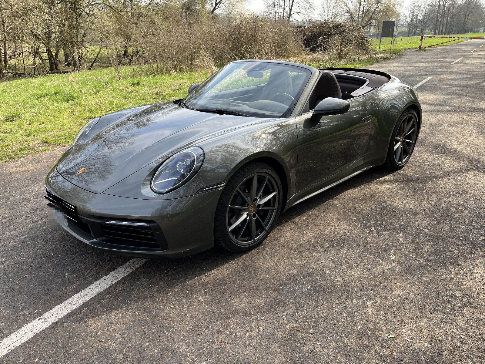 Porsche 911 Carrera Cabrio "Sport Chrono" Leder trüffel foto 24