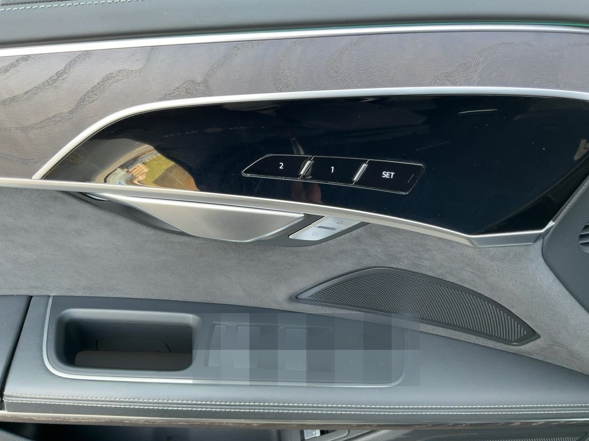 Audi A8 L 60 TFSI e QU MATRIX+NAV+HuD+B&O+TV+AIR+PANO foto 17