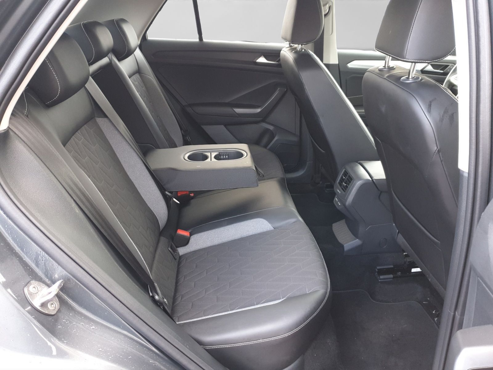 Volkswagen T-Roc 1.0 TSI GOAL LED NAVI ASSIST LM17 foto 6