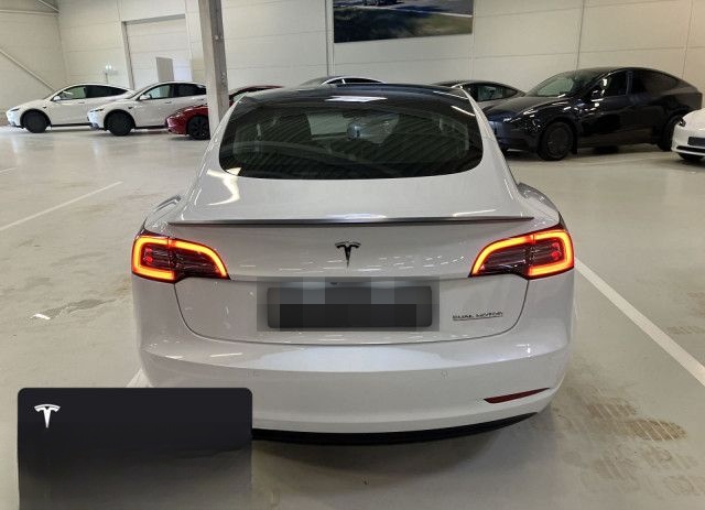 Tesla Model 3 Performance foto 6