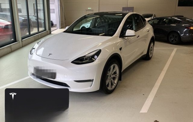 Tesla Model Y Long Range AWD foto 2