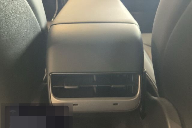 Tesla Model Y Long Range AWD foto 13