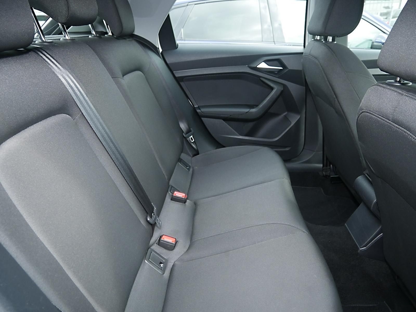 Audi A1 allstreet 30TFSI S tronic LED,SmartphoneI,PDC foto 8