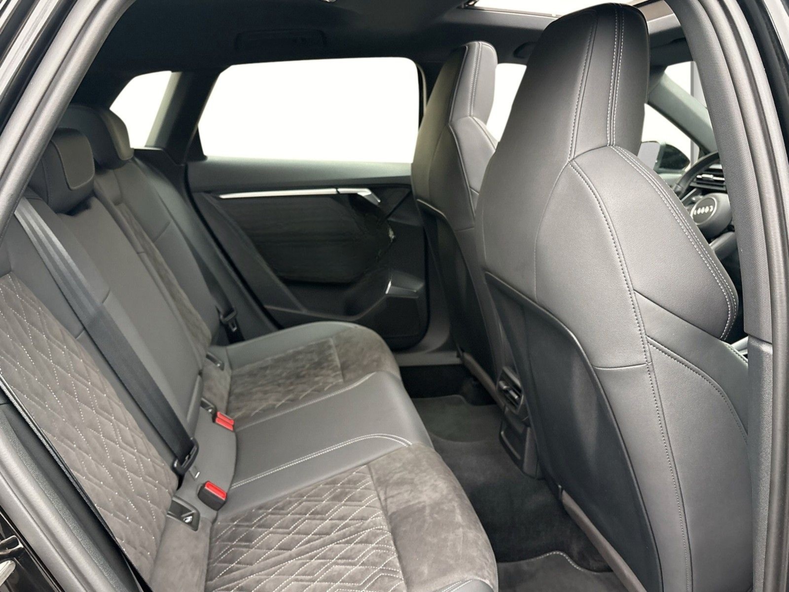 Audi A3 Sportback 35 TFSI S line°B&O°SCHIEBEDACH° foto 8