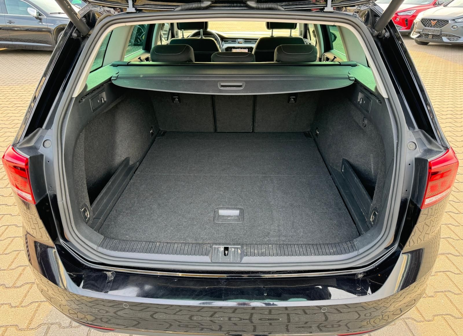 Volkswagen Passat Variant 2.0TDI Business Navi Kamera PDC foto 11