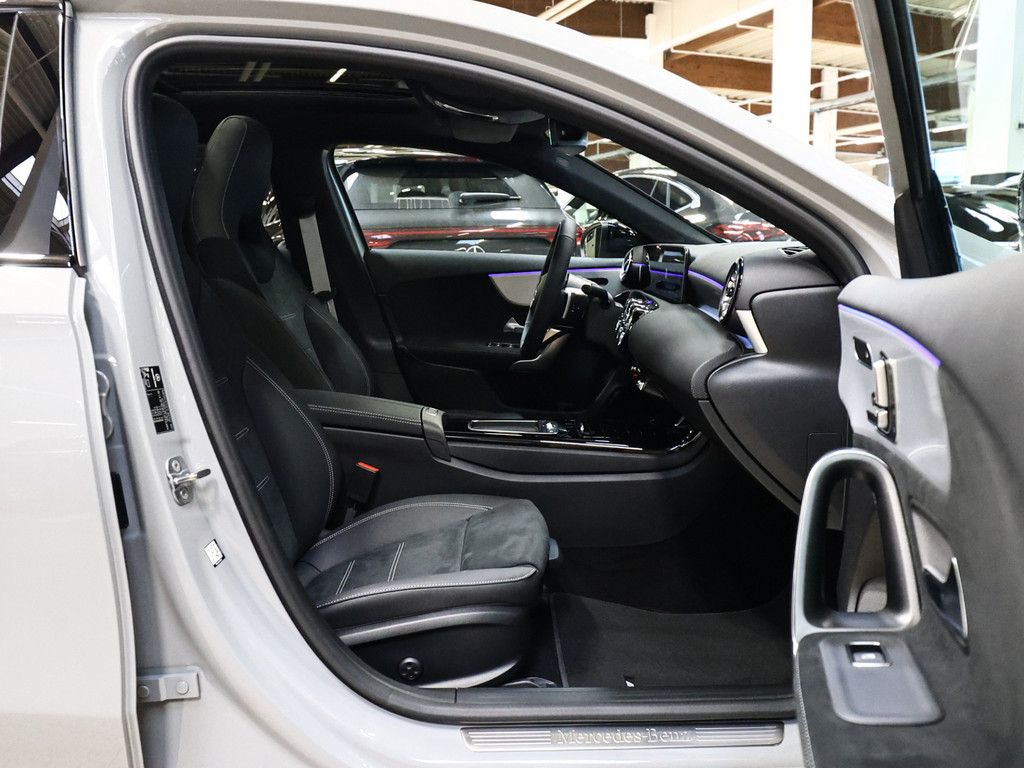 Mercedes-Benz A 180 AMG Special Edition Distr. LED Navi Pano S foto 4