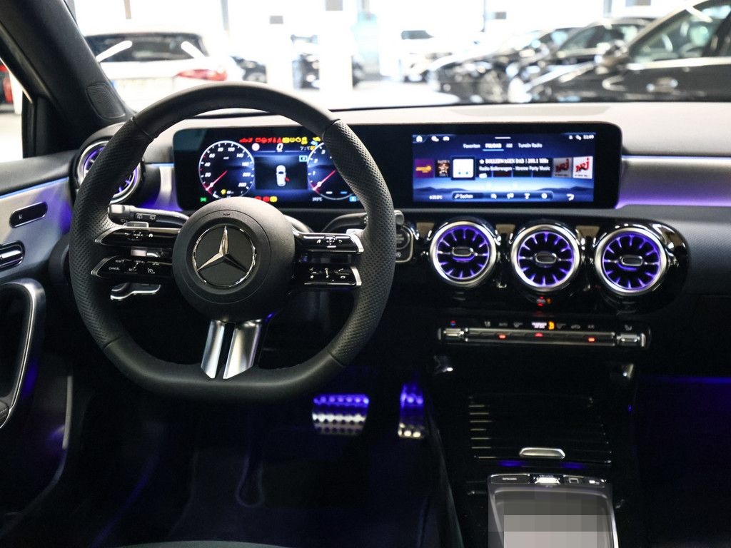 Mercedes-Benz A 180 AMG Special Edition Distr. LED Navi Pano S foto 10