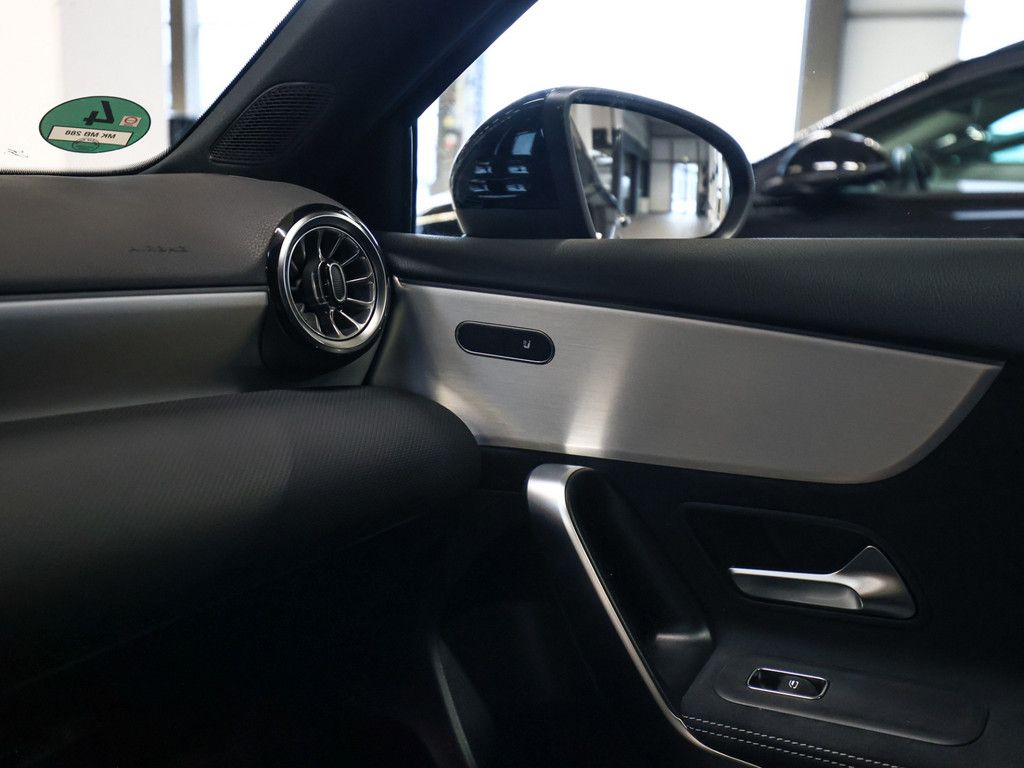 Mercedes-Benz A 180 AMG Special Edition AHK Distr. LED Navi Ka foto 18
