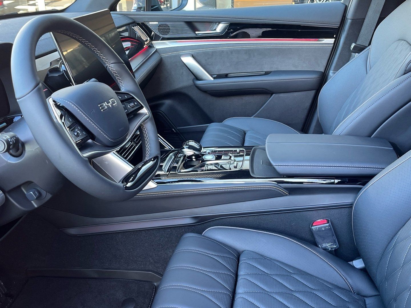 BYD TANG EV AWD 7-Seat Panorama Ambient FACELIFT foto 9