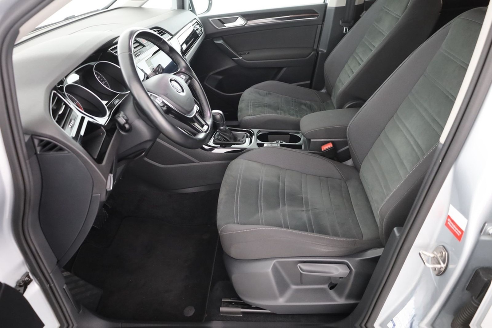 Volkswagen Touran 2.0 TDI DSG Highline LED Navi AHK Kamera foto 22