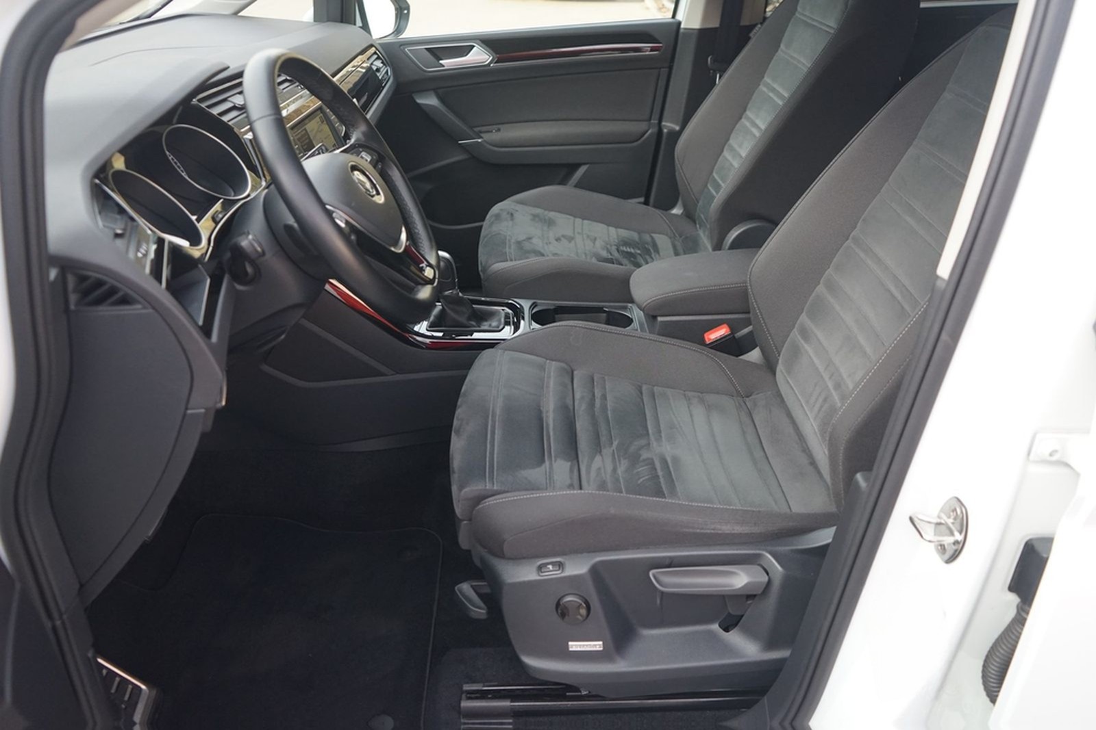Volkswagen Touran 1.4 TSI Highline LED Navi ACC Kamera USB foto 23