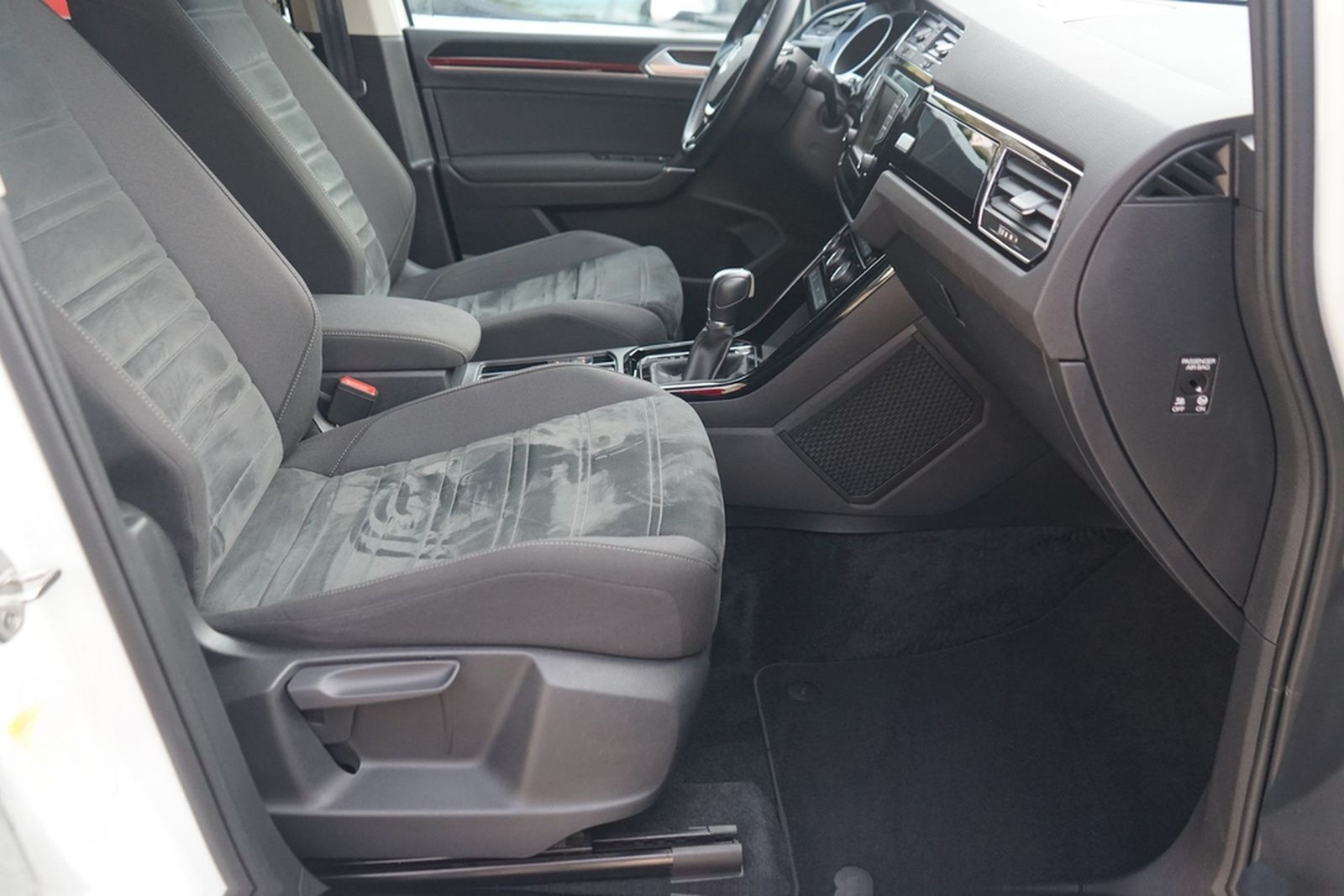 Volkswagen Touran 1.4 TSI Highline LED Navi ACC Kamera USB foto 24