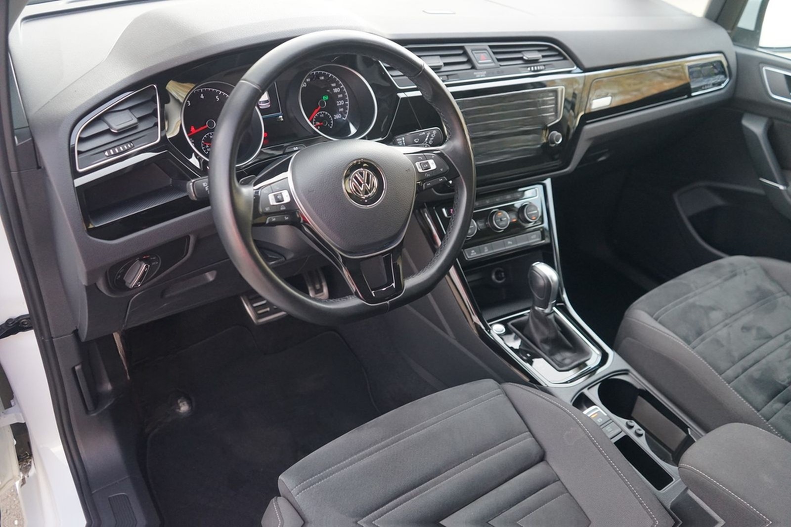 Volkswagen Touran 1.4 TSI Highline LED Navi ACC Kamera USB foto 9