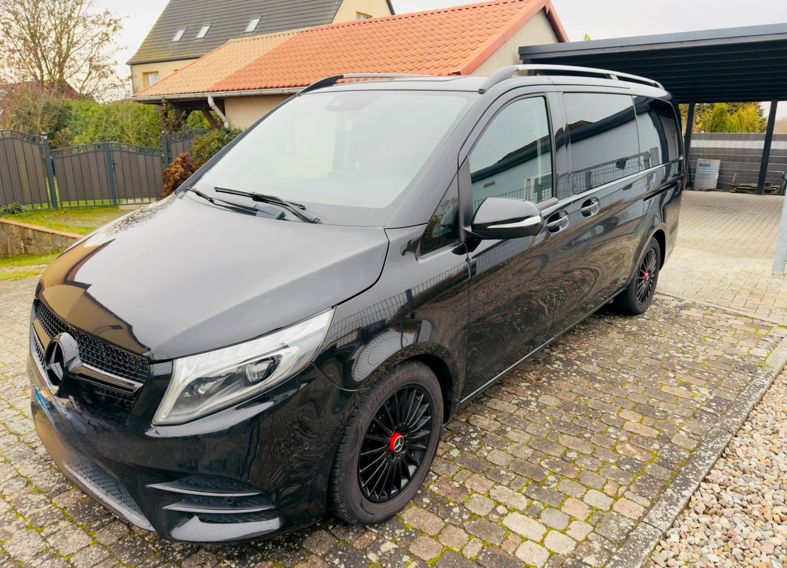 Mercedes-Benz Mercedes V-Klasse  220d  (AMG Black-Line) foto 2