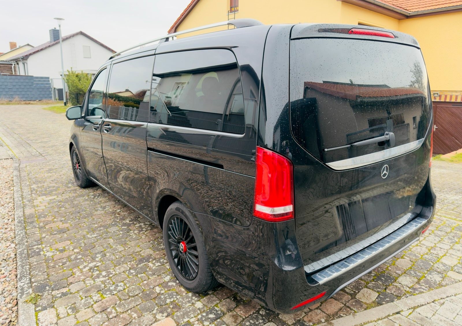 Mercedes-Benz Mercedes V-Klasse  220d  (AMG Black-Line) foto 3