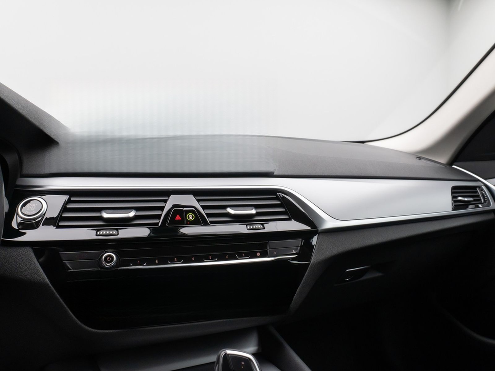 BMW 530i Lim.DAB CockPitPro PDC Sitzhzg Alarm LED foto 21