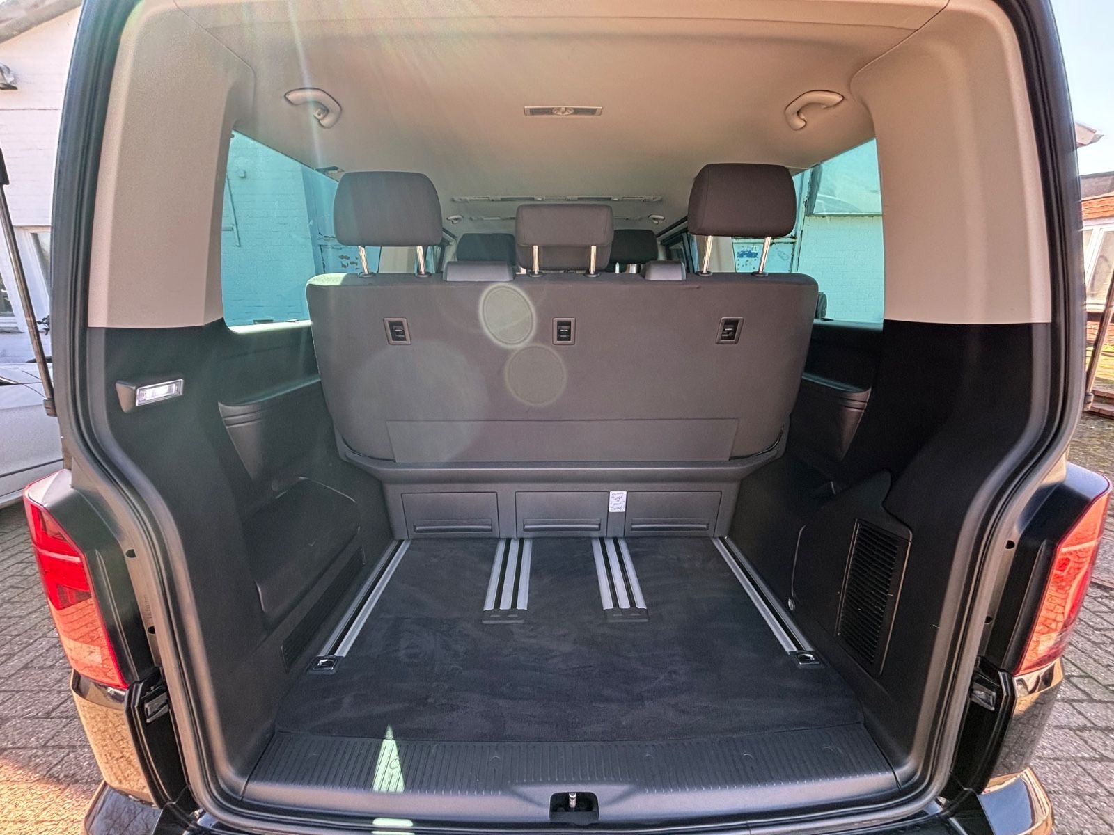 Volkswagen T6.1 Multivan 150PS DSG LR lang LED Virtual AHK foto 17