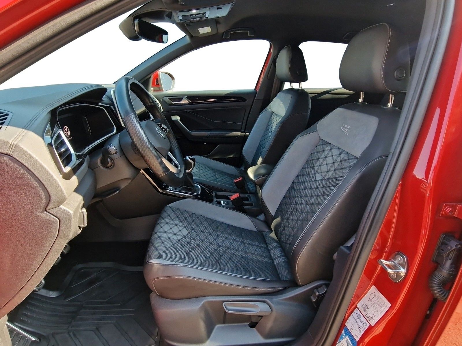 Volkswagen T-Roc 1.5 TSI R-Line/Matrix/Navi/Kamera foto 6