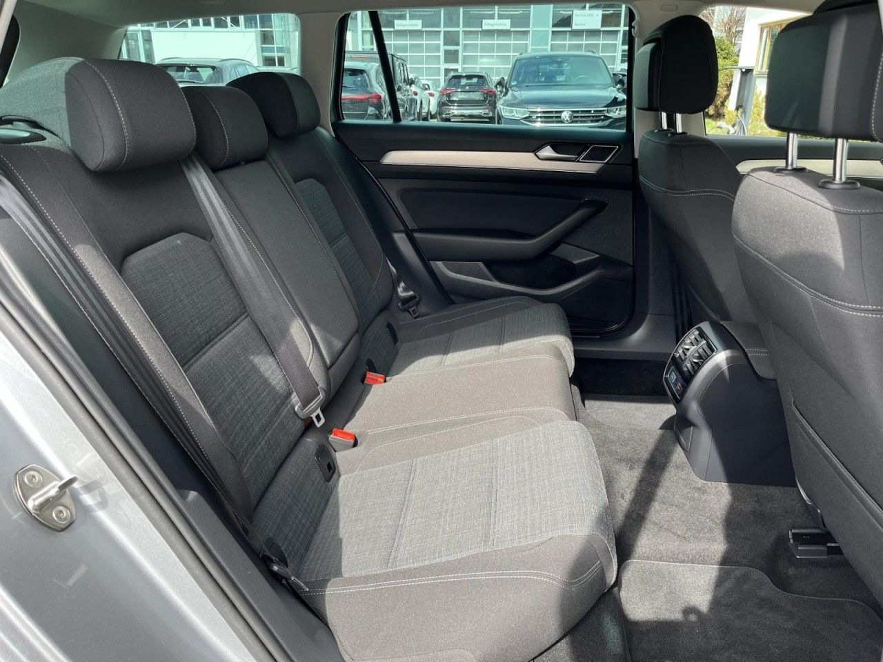 Volkswagen Passat Variant 2,0 l TDI DSG Business (IQLight+N foto 10
