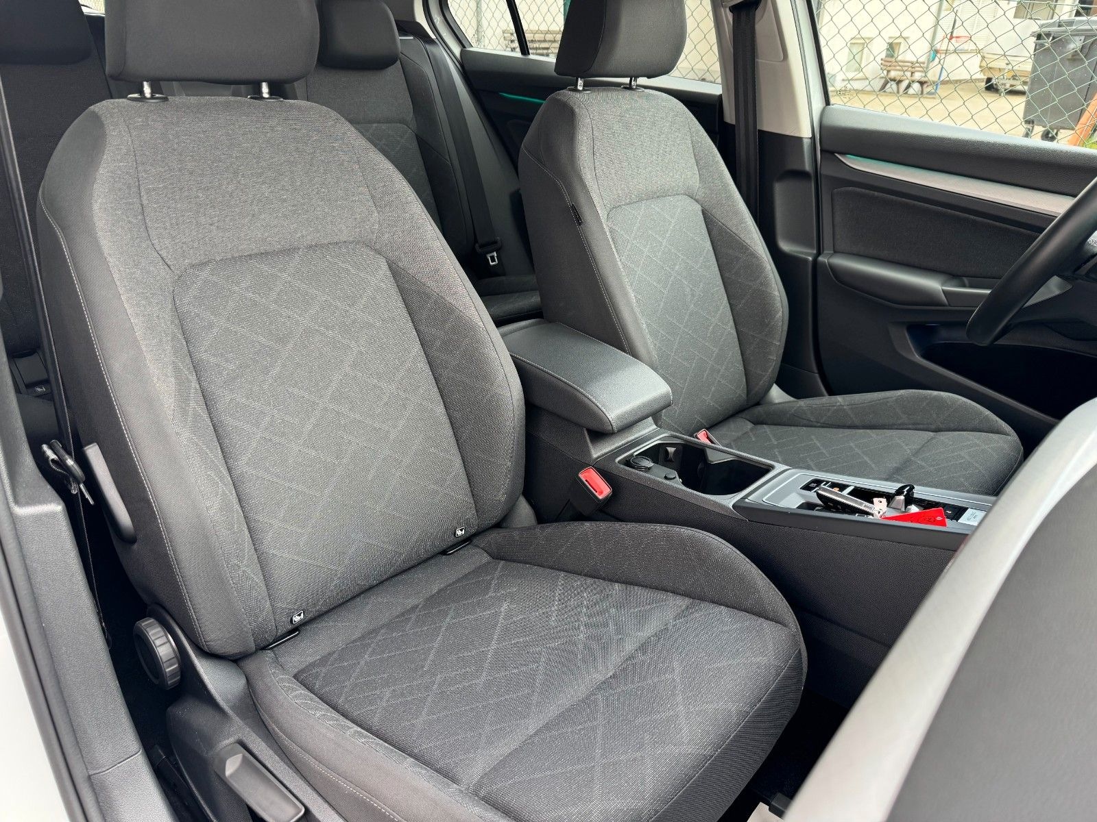 Volkswagen Golf VIII 2.0 TDI Lim. Life 1.HD~DSG~LED~RFK~AHK foto 15
