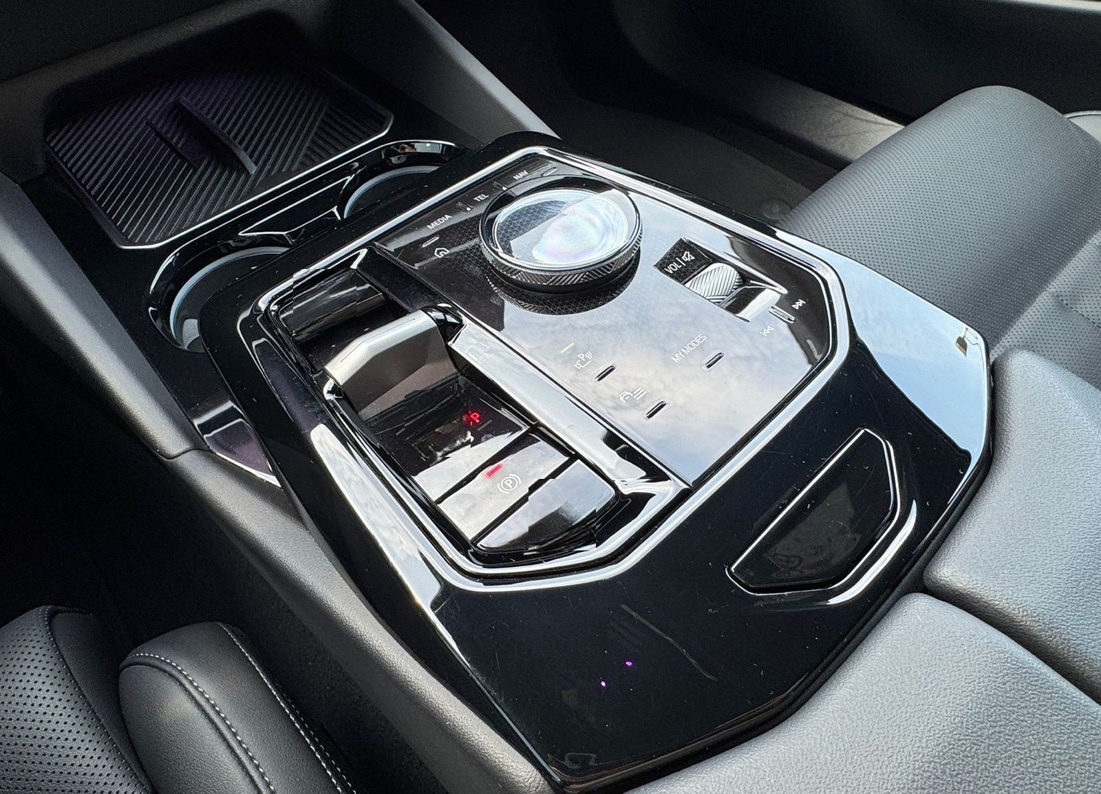 BMW 520d Limo M Sport Pro h&k HUD Iconic DA PA+ DAB foto 23