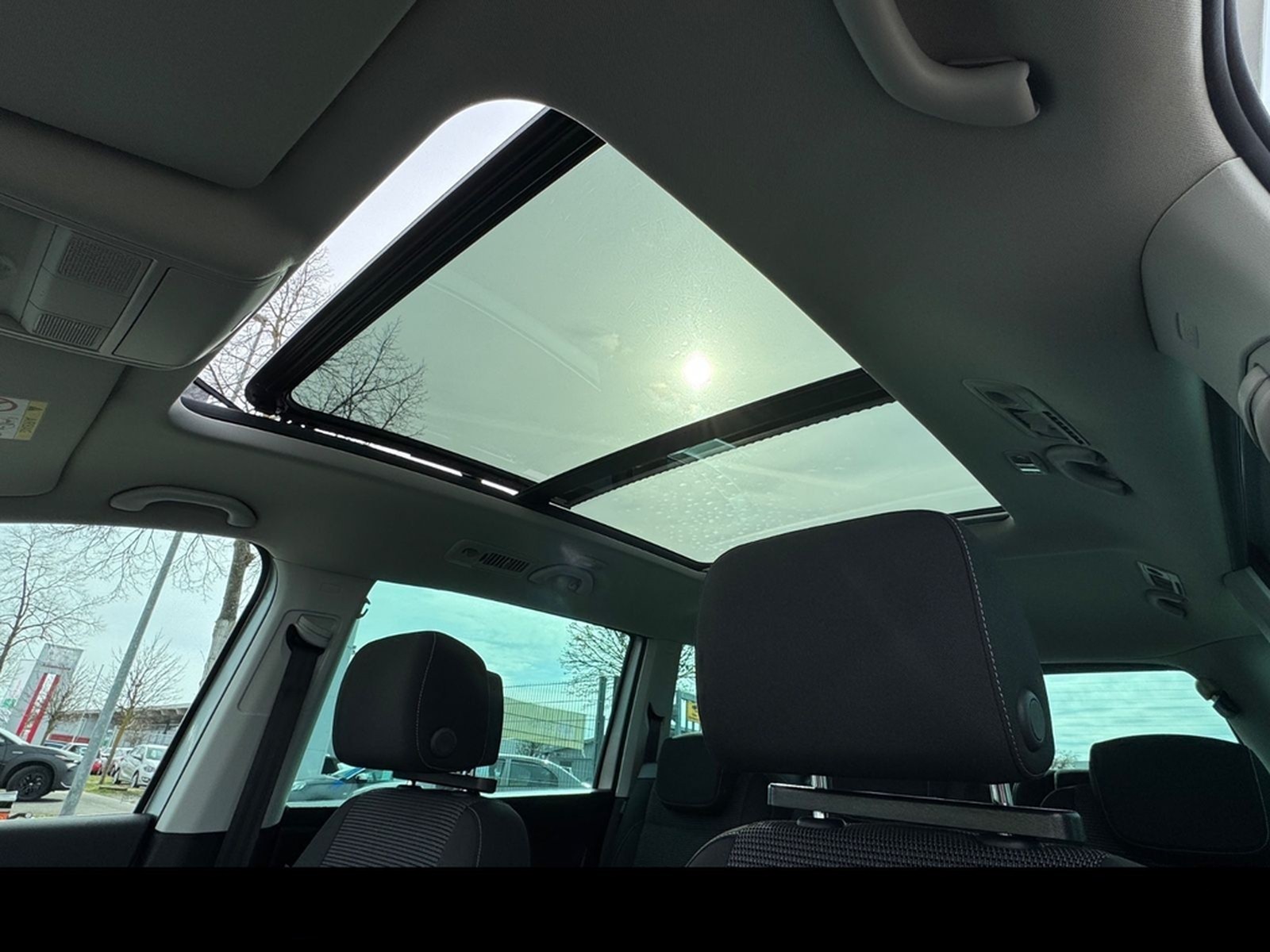 Volkswagen Sharan Comfortline 1.HAND*DSG*NAVI*PANO*7-SITZER foto 44