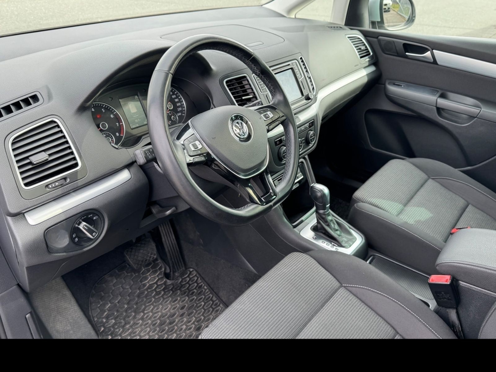 Volkswagen Sharan Comfortline 1.HAND*DSG*NAVI*PANO*7-SITZER foto 48