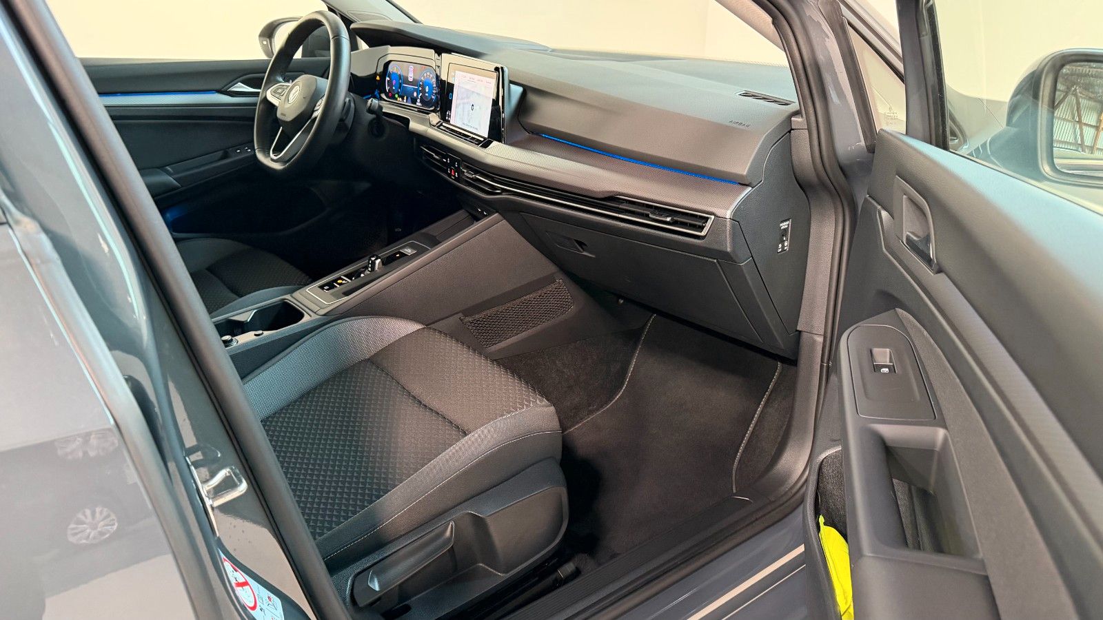 Volkswagen Golf VIII Lim. Active MATRIX-PANO-AHK-HUD-KAMERA foto 24