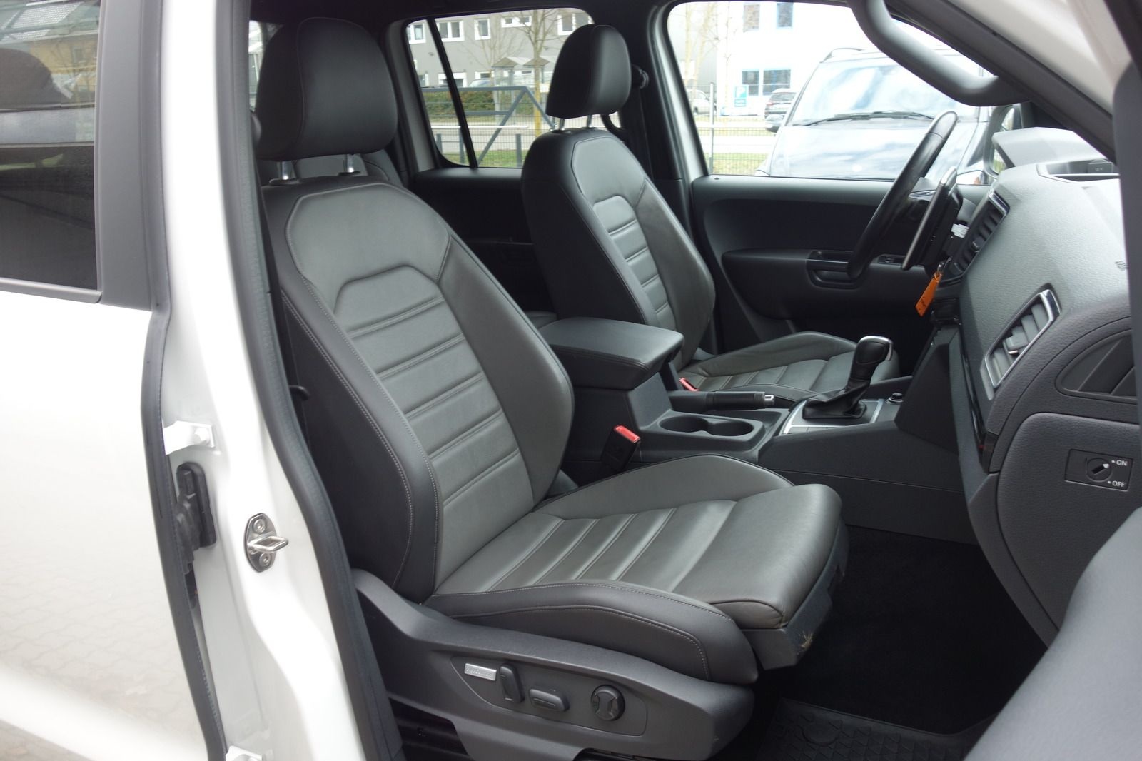 Volkswagen Amarok 3,0 TDI V6 4Mot DoKa STDHZG/AHK/KAM/20'' foto 23