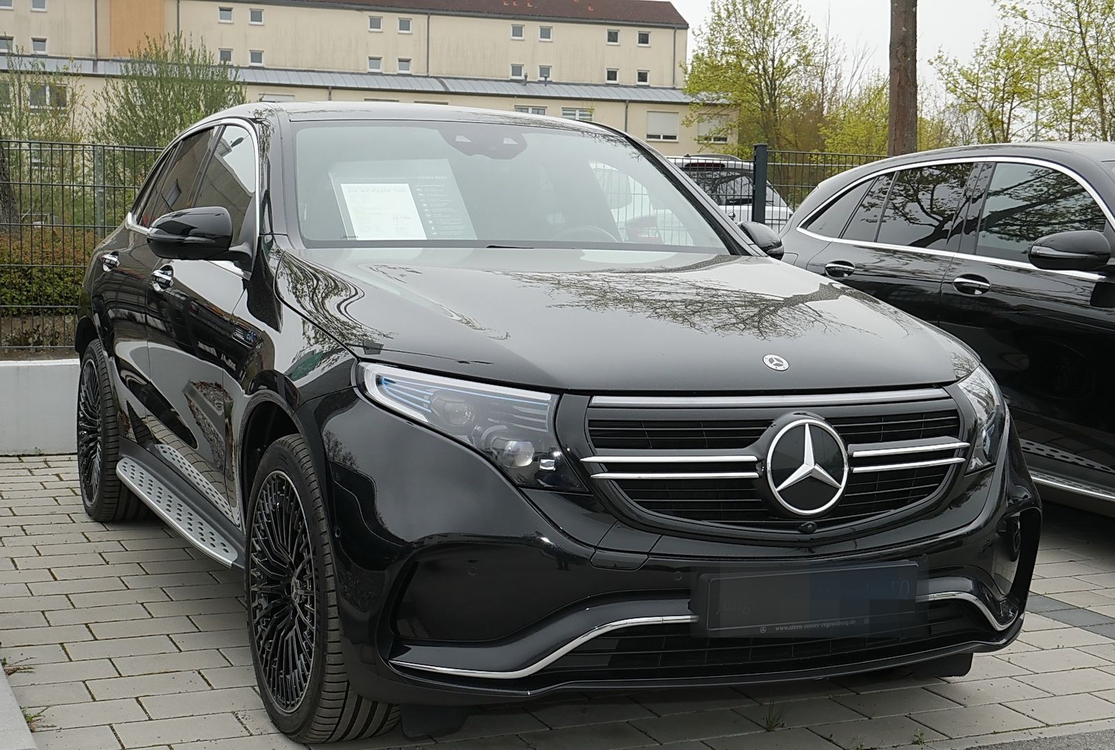 Mercedes-Benz EQC 400 4M AMG+MEMORY+SCHIEBEDACH+AHK+360°KAMERA foto 2
