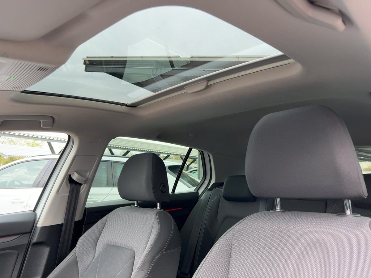 Volkswagen Golf VIII Style 1.5 TSI MATRIX+NAVI+APP+4xSHZ+PD foto 15