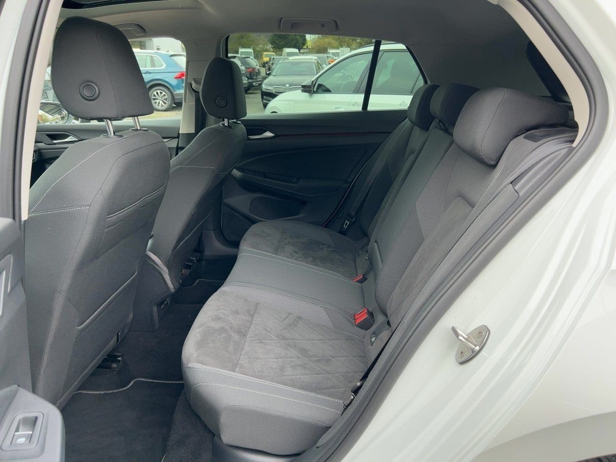 Volkswagen Golf VIII Style 1.5 TSI MATRIX+NAVI+APP+4xSHZ+PD foto 9