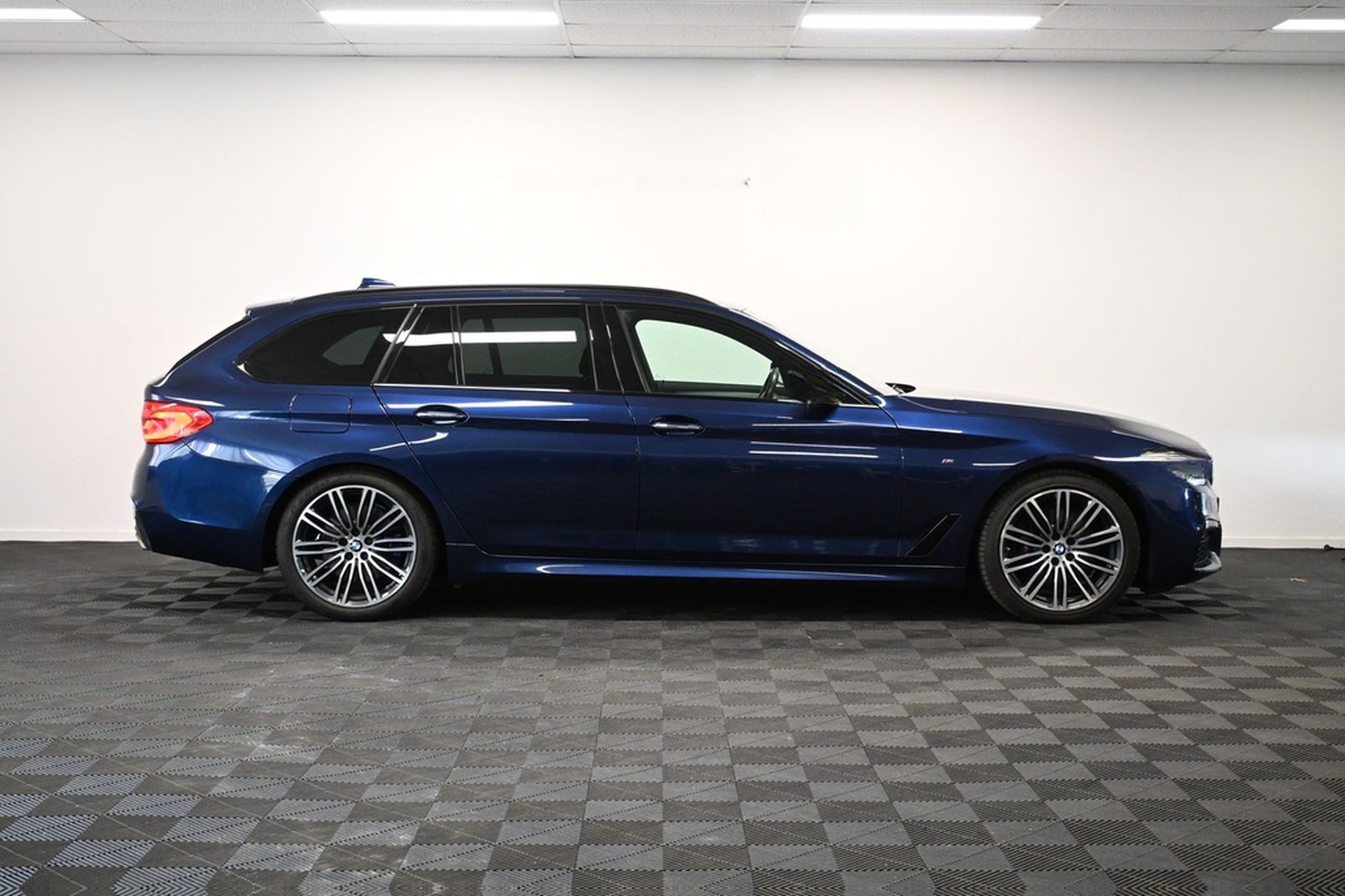 BMW 530 d xDrive M Sport*LED*ST-HEIZ*RFK*AHK*ACC foto 5